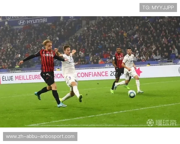 球员在法甲联赛中的关键停球表现体现防守核心